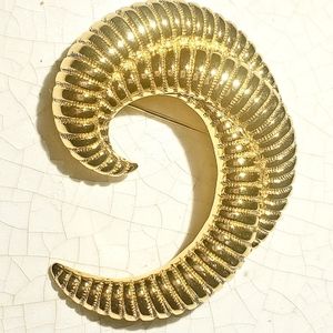 Vintage Monet gold tone ribbed crescent, shrimp, comma brooch